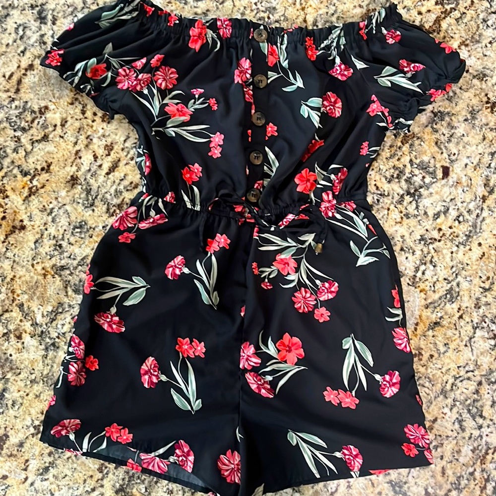 Black floral Romper HINT OF BLUSH